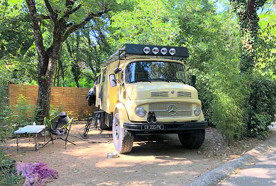Jeunes garçons heureux au Camping Ardèche Midi à Vallon-Pont-d'Arc