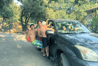 Camion aménagé en étape au Camping Ardèche Midi